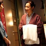 【水戸かな】家族の湯めぐりで義理の母の魅力に抗えず妻の泥酔をきっかけに美魔女との情熱的密会が始まる禁断の営み一夜